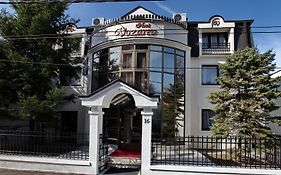 Garni Hotel Vozarev